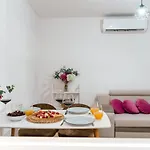 Dinara View Apartment-knin Apartamento *