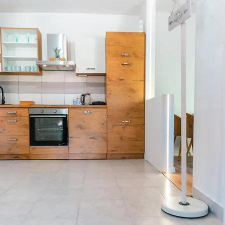 Dinara View Apartment-knin Apartman *