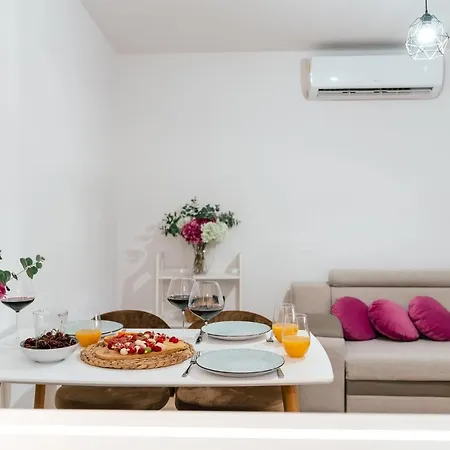 Dinara View Apartment-knin Apartman *