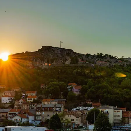 Dinara View Apartment-knin *