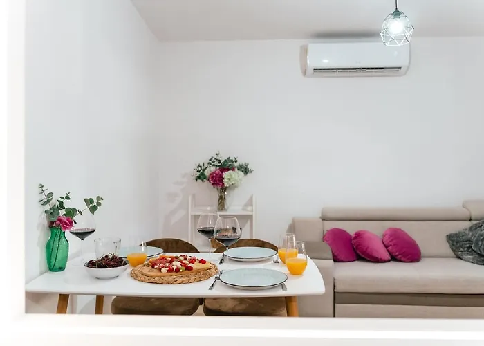 Dinara View Apartment-knin Διαμέρισμα *