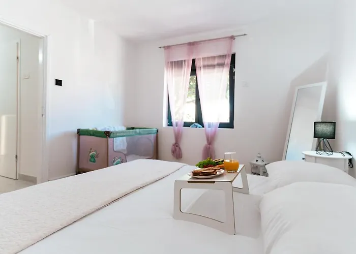 Dinara View Apartment-knin *