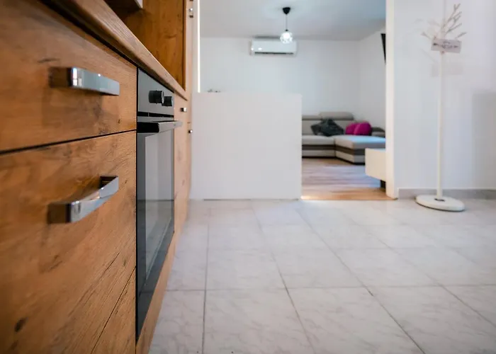 Dinara View Apartment-knin *